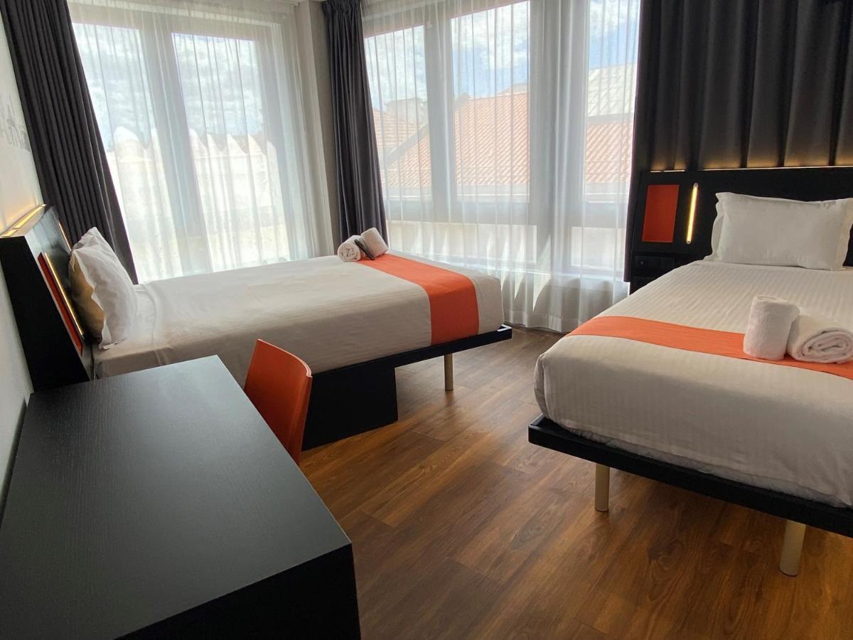 Easyhotel Lisbon Exterior photo
