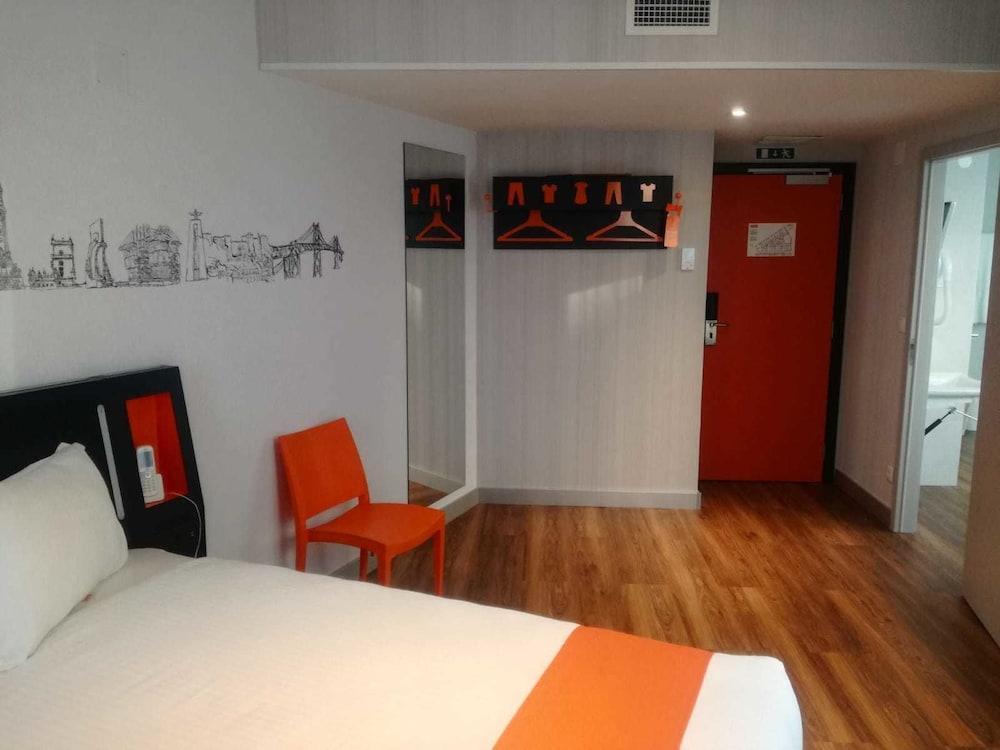 Easyhotel Lisbon Exterior photo